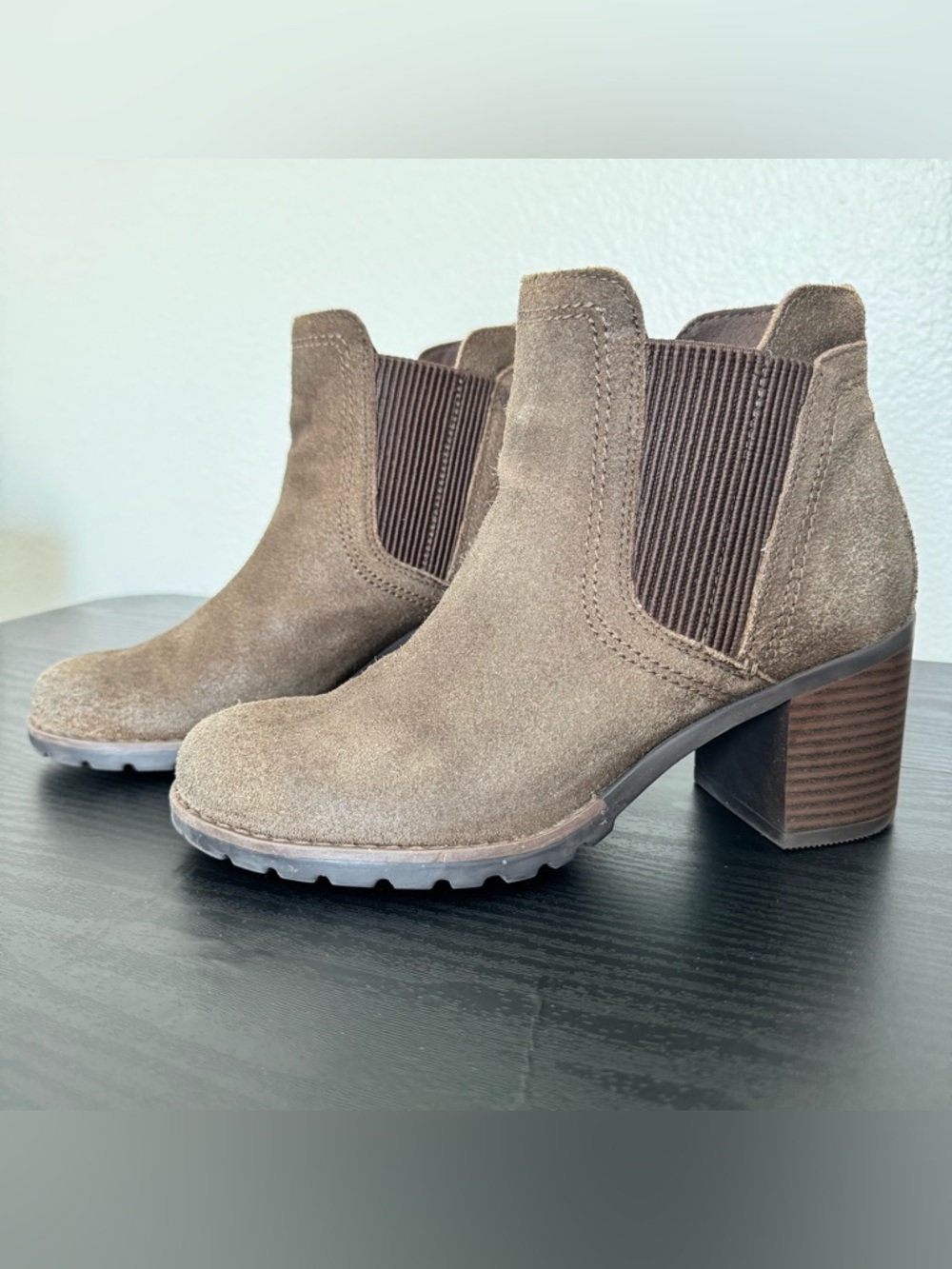 Clark’s Women’s Leda Up  Brown Suede  Ankle Boot Size 7